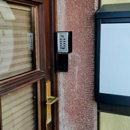 Tiny - - Schnell In Hamburg-lübeck-lüneburg-schwerin-ostsee Сasa de vacaciones *